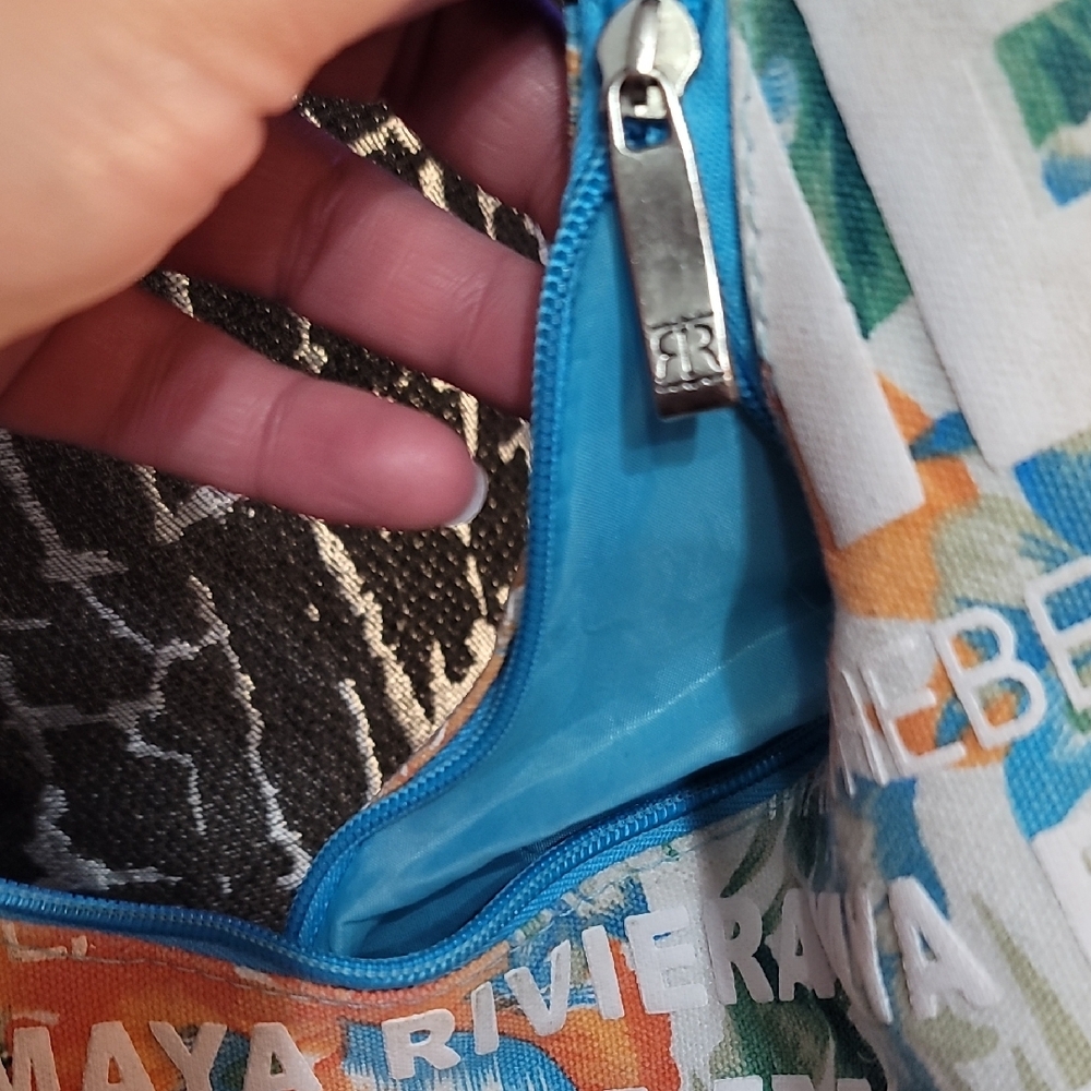 Robin Ruth Riviera Multicolor Text Shoulder Bag - Picture 4 of 6
